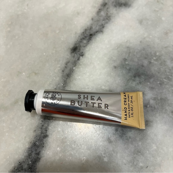 L'Occitane Shea Butter Hand Cream - Picture 2 of 5